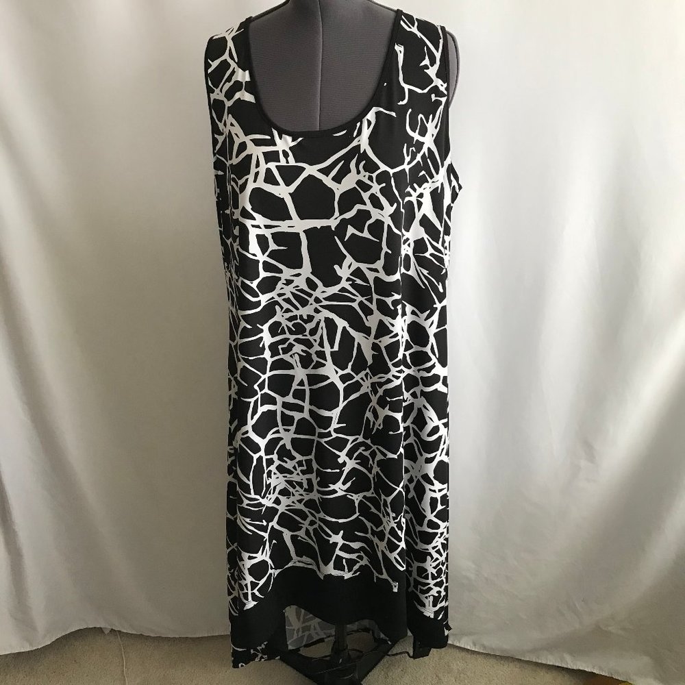 🌷🪻🌺🌸 - Avenue Black & White Pattern Dress